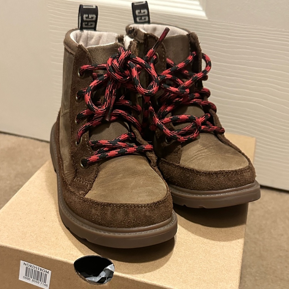 UGG Boys Robley Weather Lace Up Boots Brown Boots w/ Red Laces Size 12 Kids